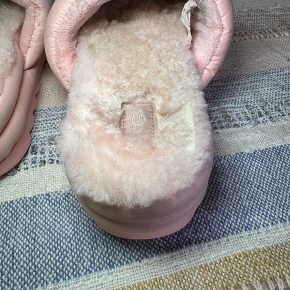 UGG Pink and White Women's Slippers - Picture 7 of 8